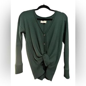 ABERCROMBIE WAFFLE HENLEY. SIZE MEDIUM